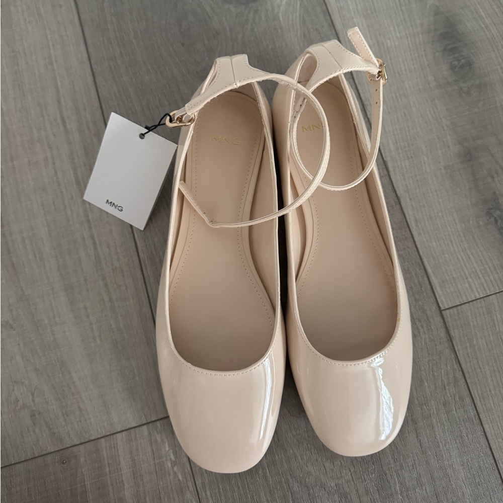 MANGO flats